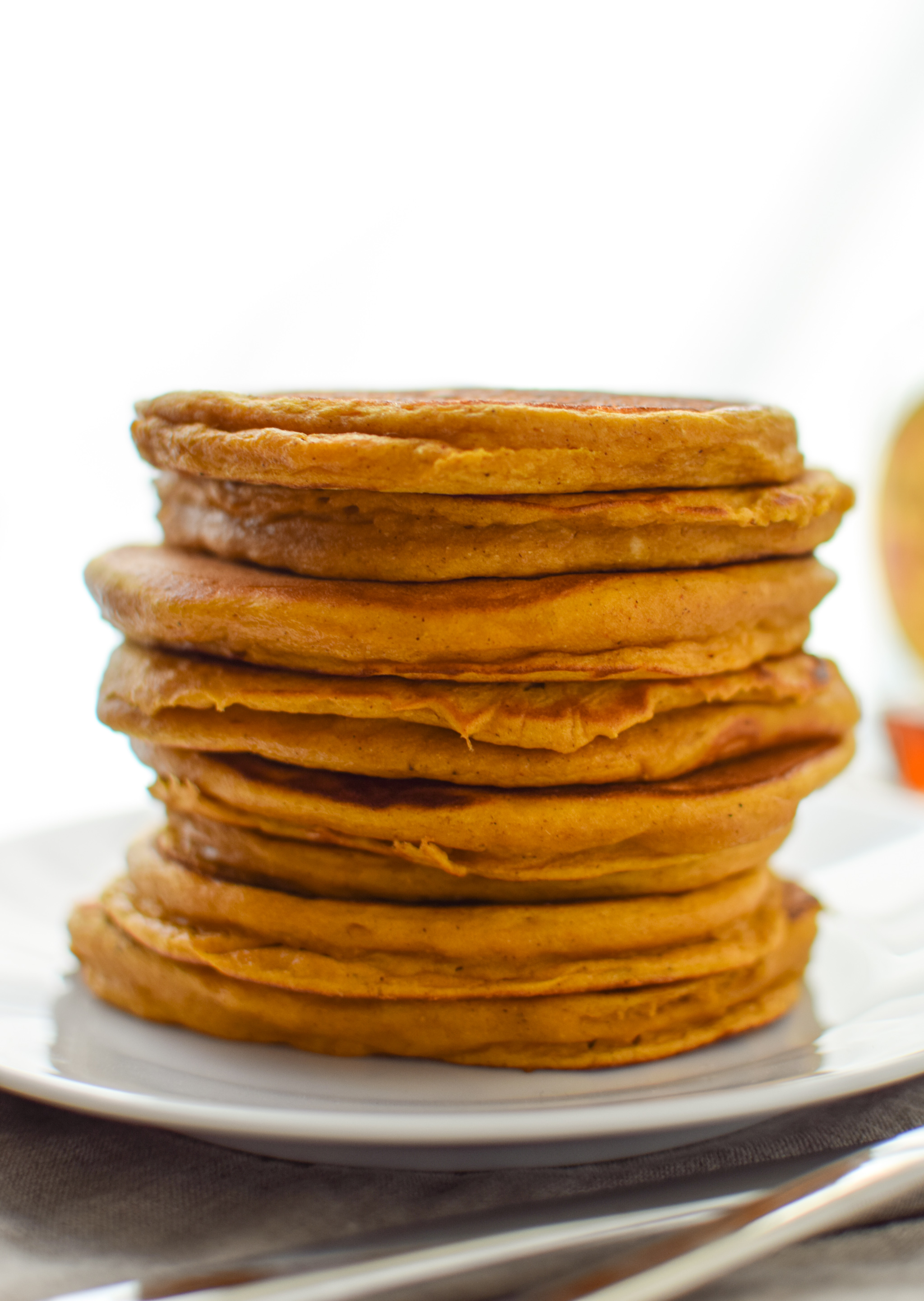 Pumpkin Pie Greek Yogurt Pancakes - Moist and delicious fall breakfast treat! Make-ahead and fridge friendly! - ProjectMealPlan.com